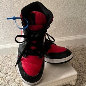 Nike Air Jordan 1 Big Kids 5.5 Women’s 7.5  Black Fire Red White Sneakers